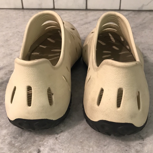 Fiataa Rubber Slip On Shoes Womens 9.5 Beige Waterproof Casual Comfort Festival - Picture 7 of 7